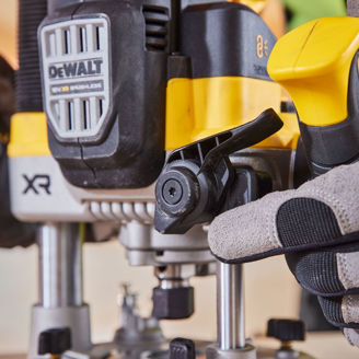 Mynd af DeWalt 18V XR fræsari